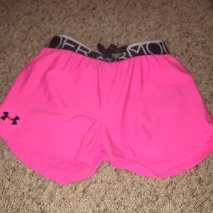 Set with girls under armour shirt and shorts.